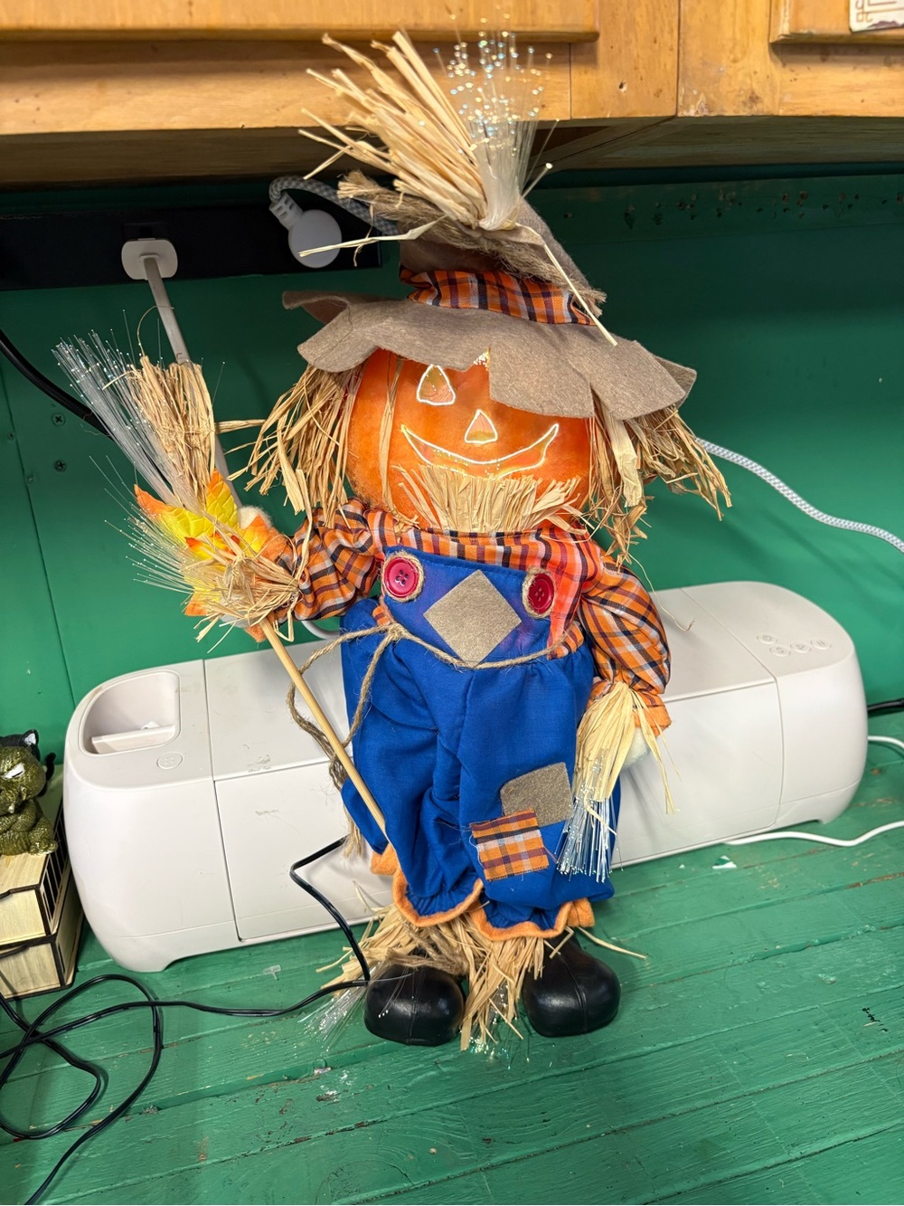Fiber Optic Color Changing Autumn Pumpkin Scarecrow Works